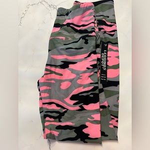 NWT Leggings Depot one size fits all pink, olive, and grey camouflage leggings